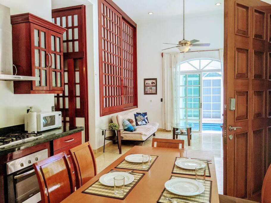 Сasa de vacaciones 18br Up To 50guest Castillos Playacar Walk To And 5th Ave 1000mbps Playa del Carmen